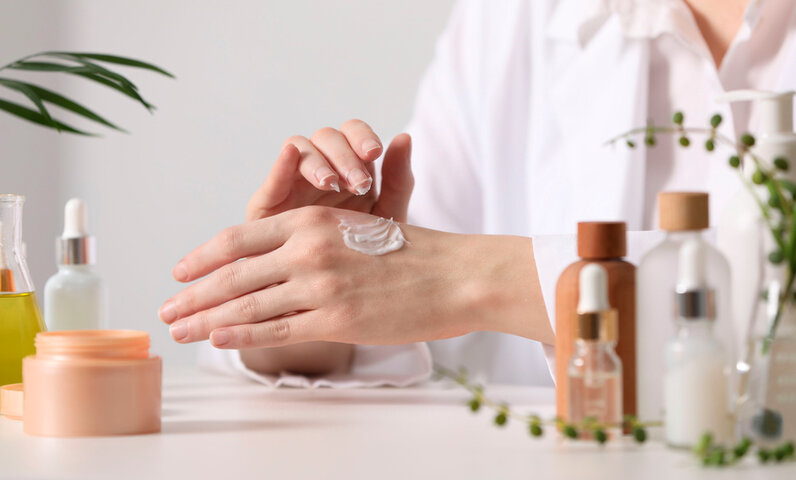 成分配方師的告白:為什麼保養品擦了沒感覺?深度解析吸收路徑 文章封面