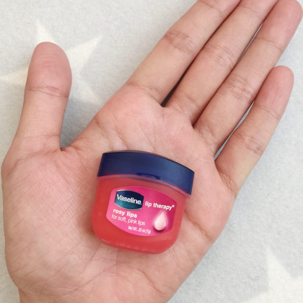 凡士林玫瑰護唇膏需要卸妝嗎？完整護唇攻略與使用技巧