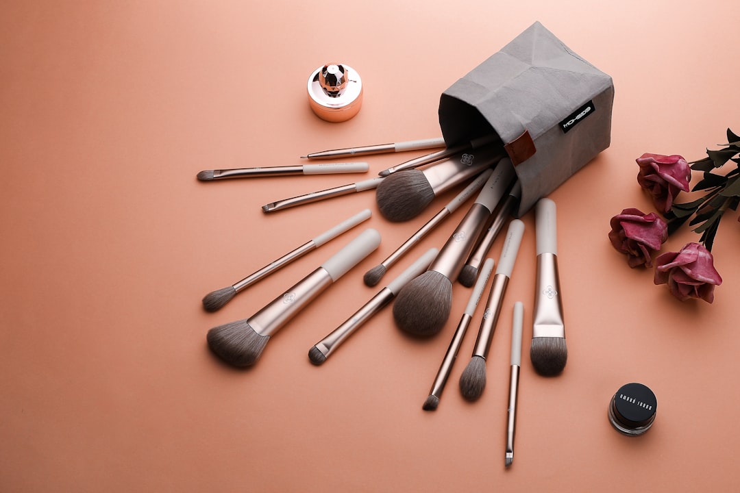 化妝前敷面膜，洗不洗？一招教你判斷！