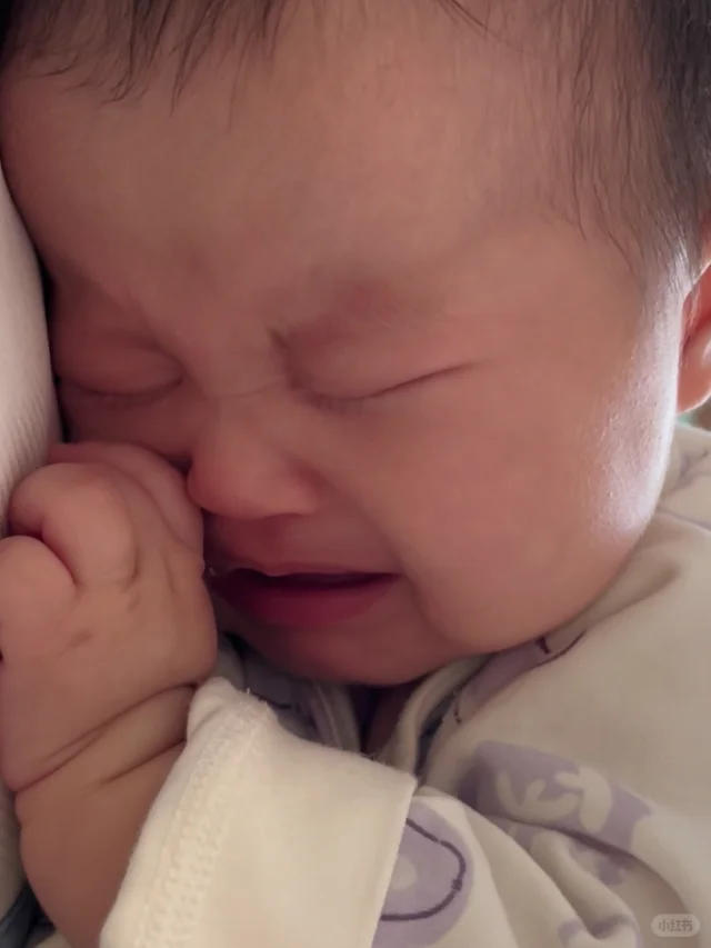 如何幫助寶寶學會自我安撫：從哭鬧到獨立入睡的完整攻略