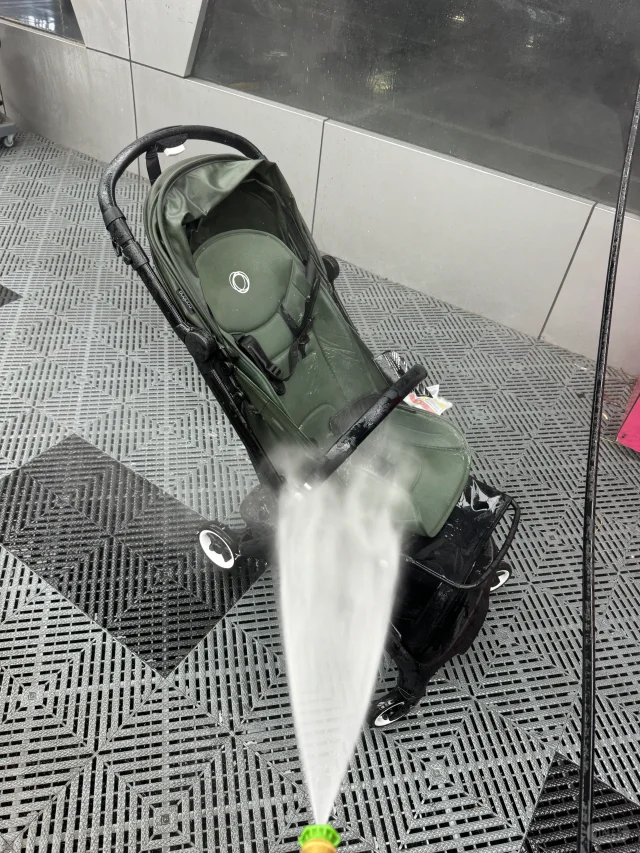 嬰兒推車清潔與收納技巧完整教學：高效清潔秘訣與空間優化攻略