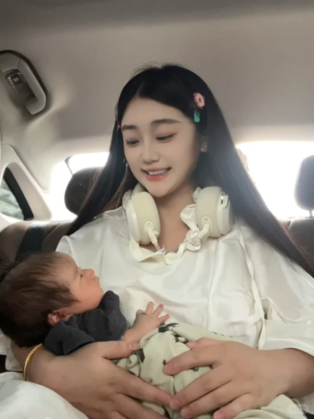 如何幫助寶寶發展良好的飲食習慣：從母乳餵養到固體食物的引入｜新手爸媽必學完整指南！