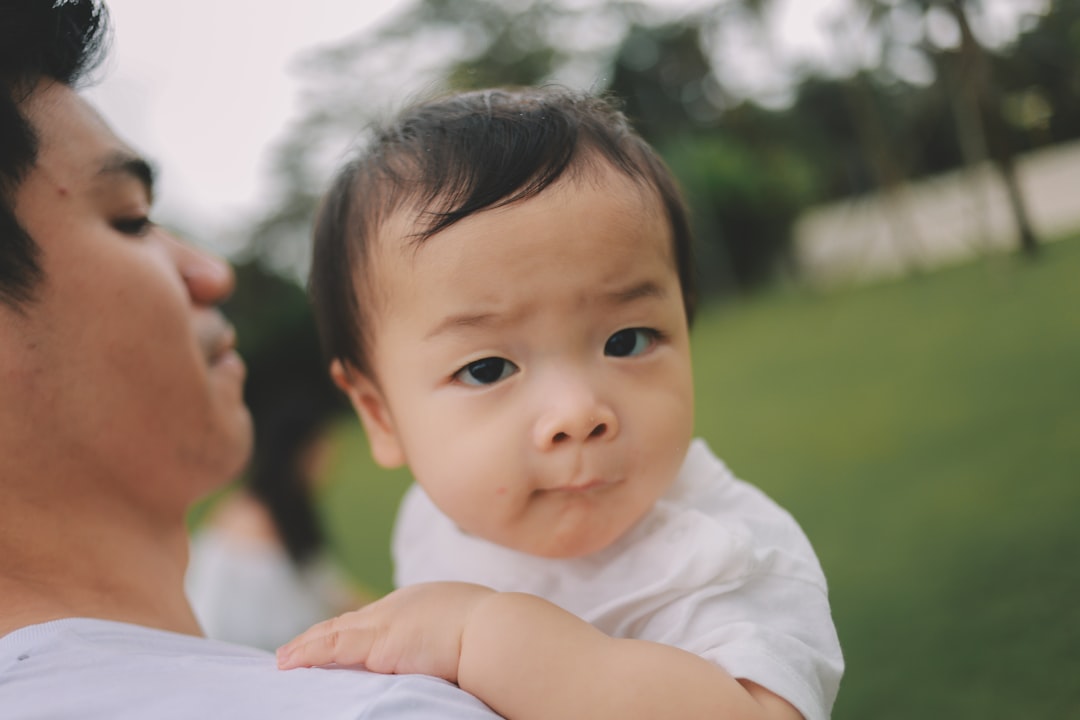 新手爸媽如何分工與溝通？高效攻略：建立互助育兒機制，告別爭執！