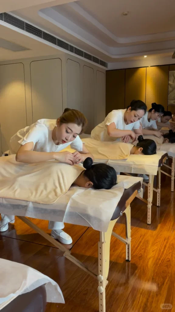 如何選擇美容院舒緩按摩療程？高效放鬆身心，專業芳療師的完整指南