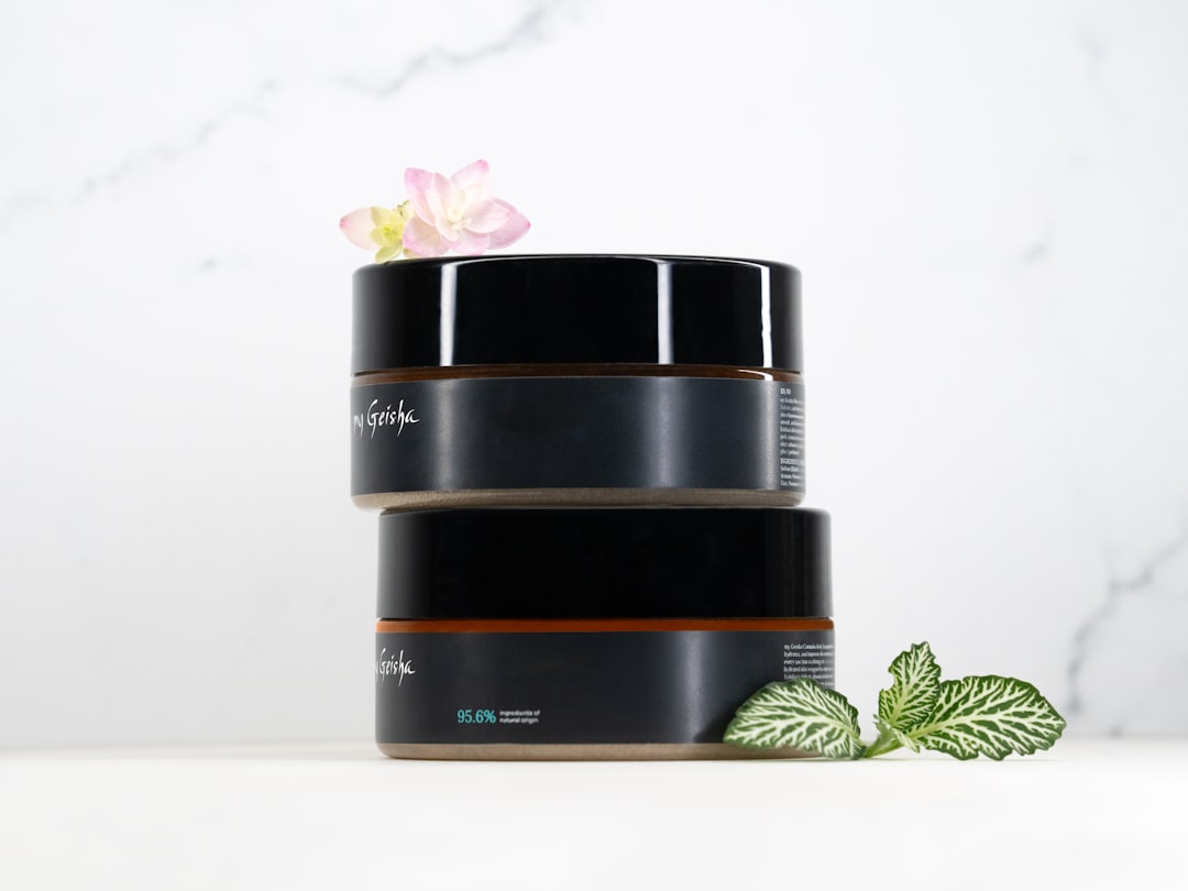 美容院臉部按摩與抗老化效果：十年資深專家教你高效抗衰老秘訣