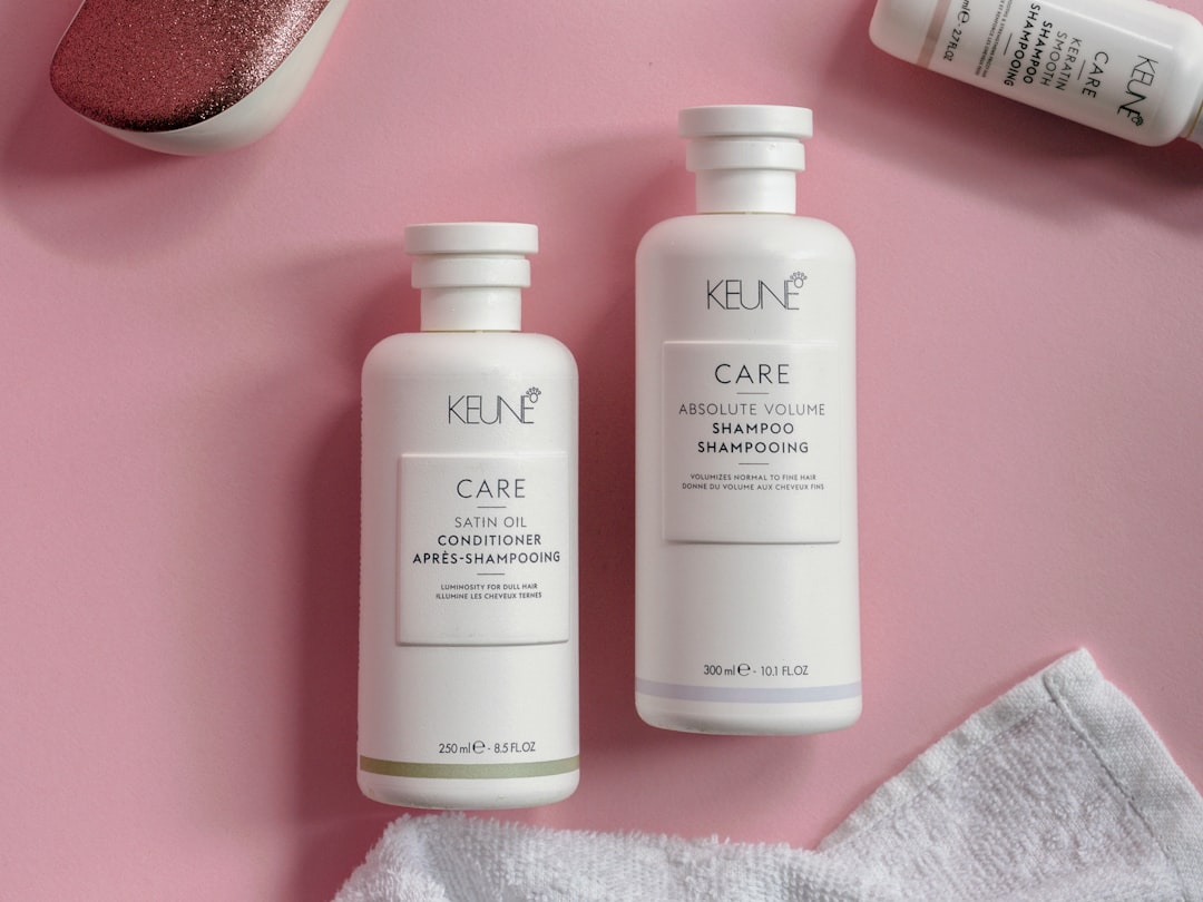 潤絲精會堵塞毛囊是真的嗎？破解3大謠言，教你正確護髮！