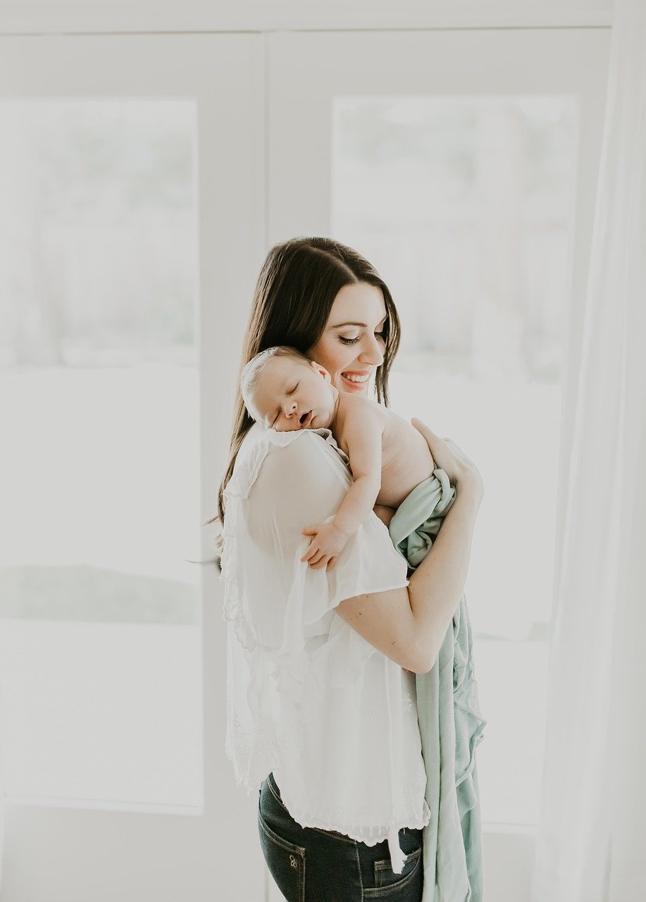 新生兒便攜式尿布包推薦：新手爸媽必看！高效選購指南與實測評比