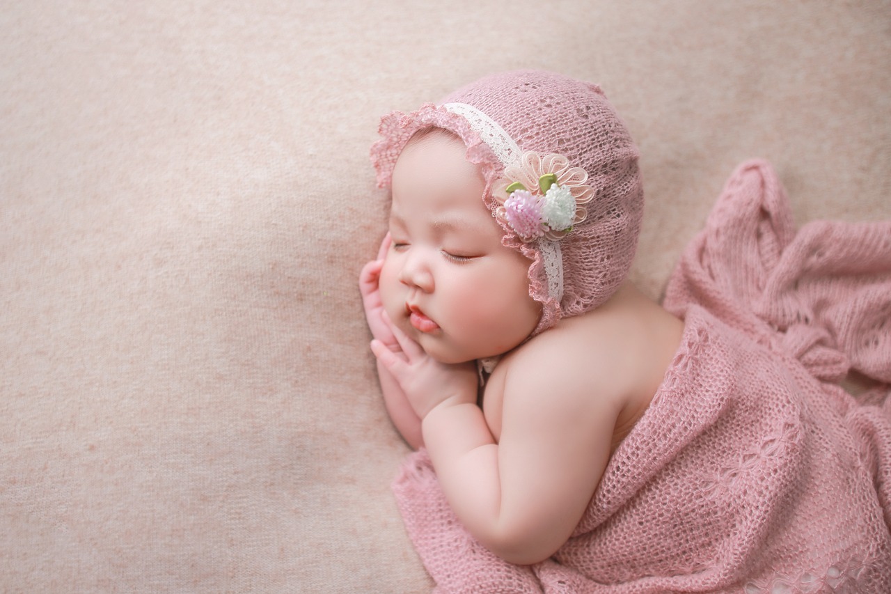 新生兒抱毯選擇與保養方法：新手爸媽必學的完整教學，呵護寶寶嬌嫩肌膚！