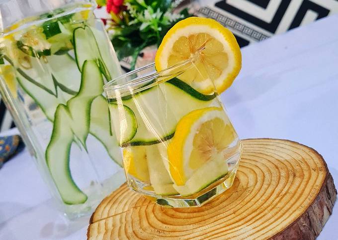 朝のデトックスウォーターの効果｜簡単レシピで代謝UP！朝の習慣でスッキリ美ボディ