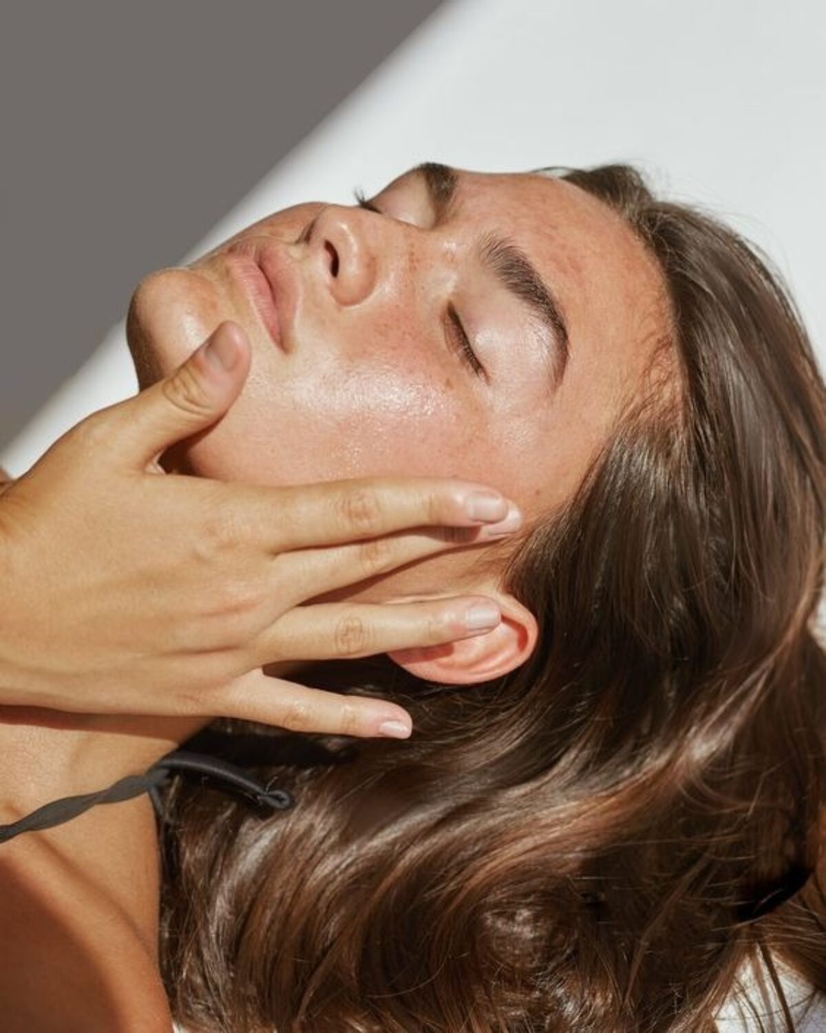 如何在高溫環境下維持肌膚健康？高效控油保濕攻略！