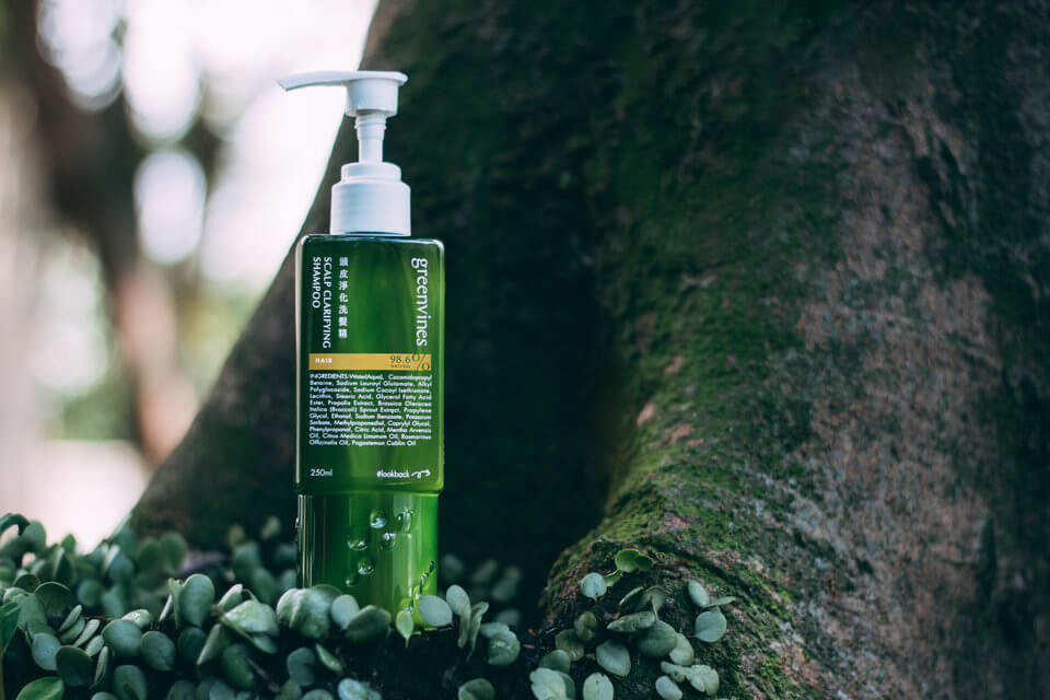 以下是一些標題選項，包含關鍵字 “How to protect your skin from pollution” 並考慮了簡潔、吸引力、以及指南中提及的重點：

選項一 (強調高效)：

高效防禦都市污染肌膚！如何保護肌膚免受環境傷害？

選項二 (強調完整教學)：

完整教學：如何保護肌膚免受空氣污染傷害？皮膚學博士的防護秘訣！

選項三 (強調關鍵步驟)：

如何保護肌膚免受污染傷害？皮膚學博士教你五個步驟，打造防護盾！

選項四 (強調科學依據)：

科學防護：如何有效保護肌膚免受空氣污染？皮膚學博士的實用攻略！

選項五 (更直接)：

如何保護肌膚免受空氣污染傷害？皮膚學博士的完整防護指南

選項六 (帶有吸引力字眼)：

空氣污染肌膚急救！皮膚學博士教你如何有效防禦！


建議：  在選擇標題時，可以根據文章的具體內容和風格進一步調整，例如，如果文章更側重於產品推薦，標題可以更突出產品。  最終的標題應簡潔、吸引讀者點擊，並能準確地反映文章內容。