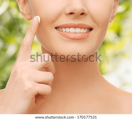 眼霜吸收關鍵：哪個步驟擦？專家揭秘最佳時機與使用技巧！