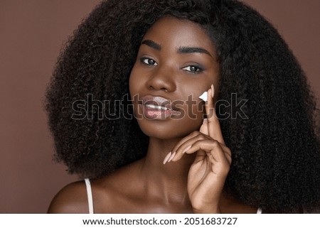 如何針對油性肌的痘痘與閉鎖性粉刺進行保養？溫和控油，重現清爽肌