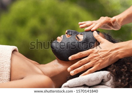 敷面膜一定要躺著嗎？平躺敷出水嫩好肌膚！