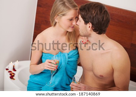 【膠原蛋白的作用與功效大公開】提升肌膚彈力，維持青春美麗的秘密