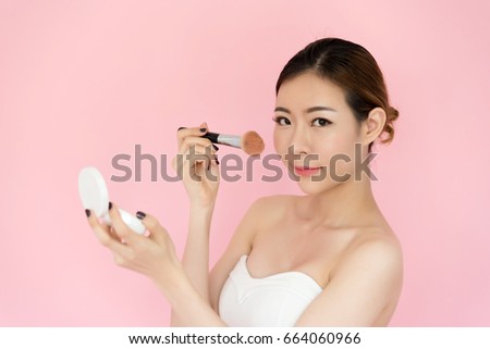 嘴脣上的痘痘可以擠嗎？專家告訴你：千萬不要！瞭解毛囊炎的風險與正確處理方法