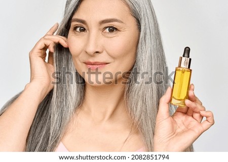 油性肌膚救星！保濕精華推薦與使用指南