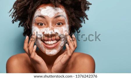 如何清潔毛孔中的黑頭？十年皮膚科護理師的溫和高效清潔秘訣