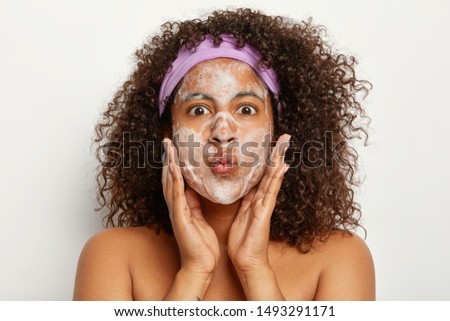 敷完面膜後應立即塗抹乳液嗎？高效護膚秘訣：完整教學及產品推薦