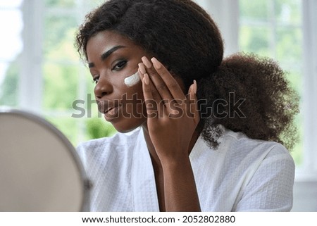 如何選擇適合青春期痘痘肌的護膚品？痘痘肌膚的控油抗痘護膚攻略