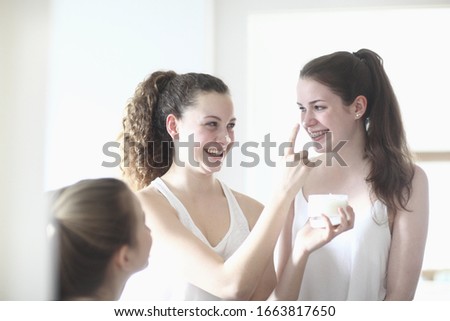 複合式醫美療程後的臉部綜合修復：一次兼顧美白、緊緻與保濕！必學術後全攻略