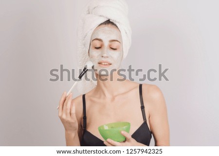 換季可以敷美白面膜嗎？皮膚專家艾米莉：換季美白攻略，必學！