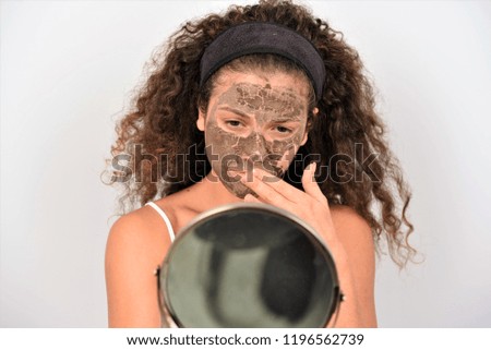 夏秋交替粉刺爆不停？皮膚科醫師教你高效控管角質代謝攻略！