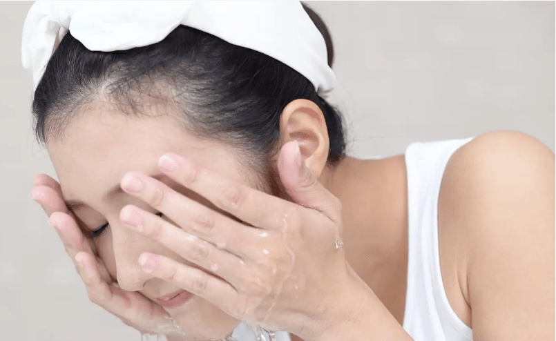 敷完面膜要洗臉嗎？皮膚科醫師的終極解答