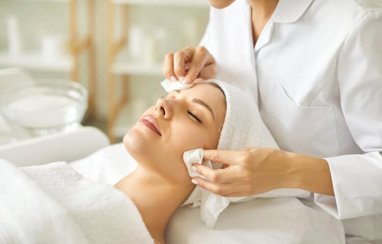 「液態飛梭」到底是什麼？一篇看懂它與傳統光療雷射的差別