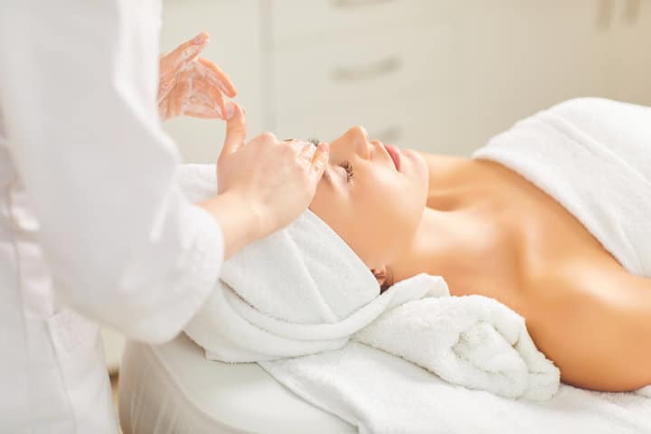 林口客製化做臉推薦：清粉刺、保濕與液態飛梭怎麼搭？1+1>2的複合式保養單