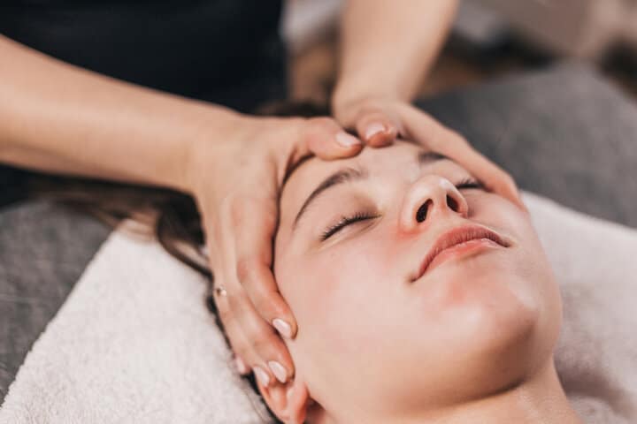 老師、業務必看！說話多法令紋變深？放鬆臉部肌肉的按摩拉提技巧