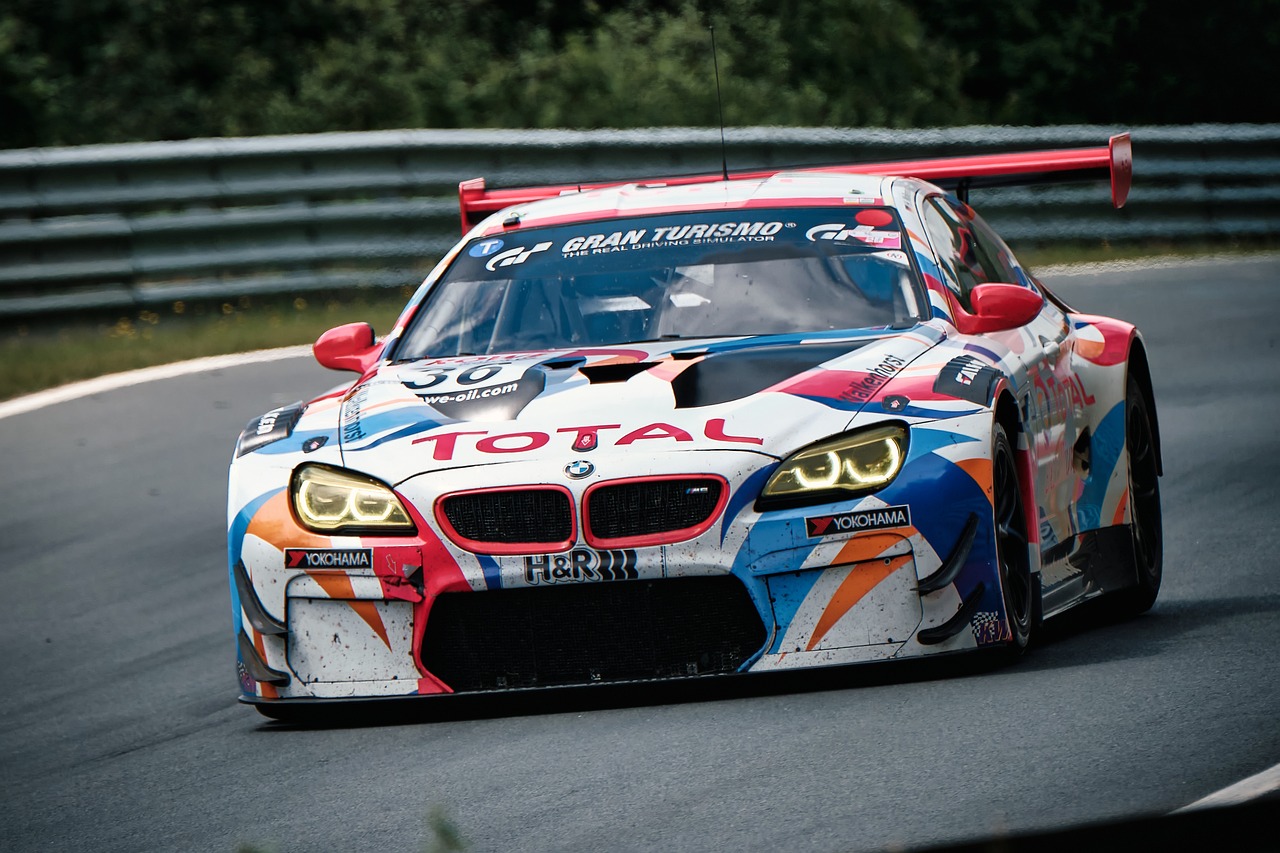 Toyota Supra與BMW Z4跑車比較：專業工程師深度解析，助您高效選購！