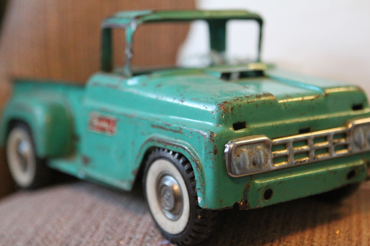 Jeep Gladiator與Ford Maverick中型皮卡比較：越野實力與經濟實惠的終極對決