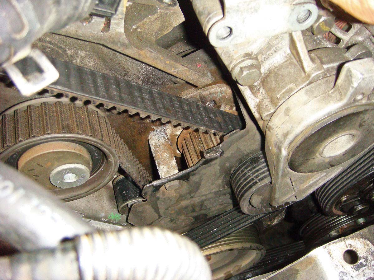 汽車發動機皮帶更換指南：完整教學，高效解決引擎皮帶問題！