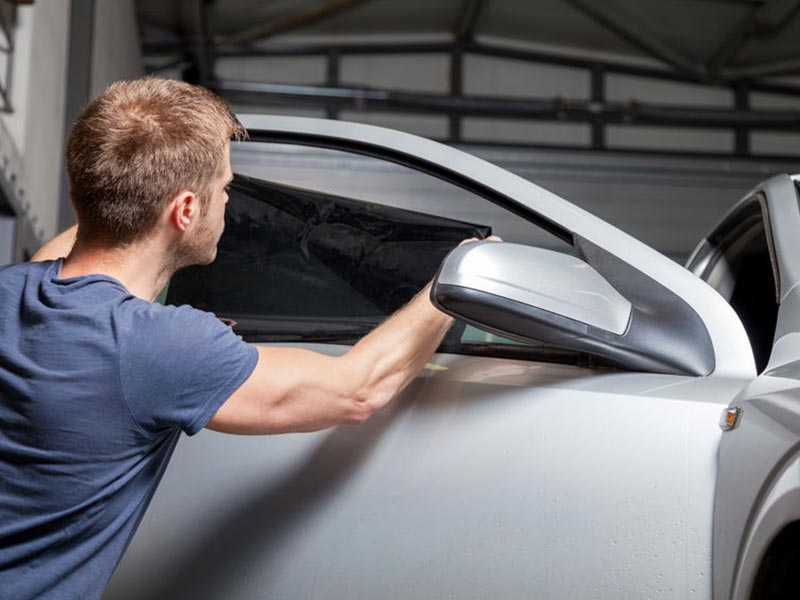 汽車側窗防曬貼膜選擇技巧：高效隔熱防曬，完整教學與安裝指南