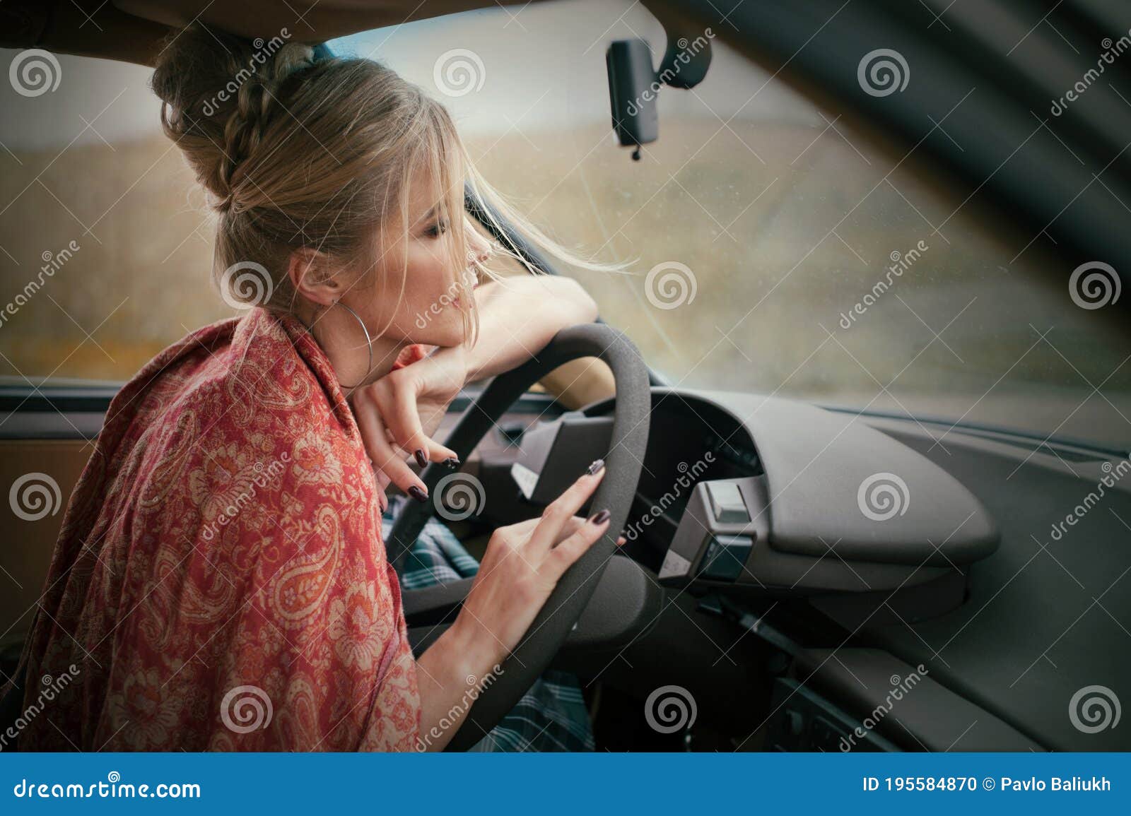 汽車雨天防滑技術分享：新手必學！高效雨天駕駛攻略與安全秘訣