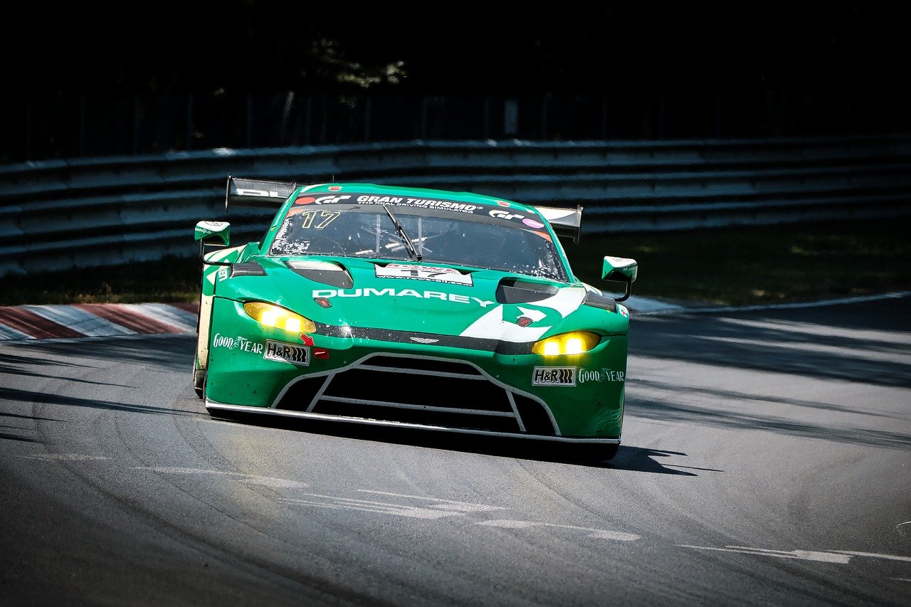 Tesla Model Y vs Hyundai Ioniq 5：電動SUV哪款更實用？選車攻略