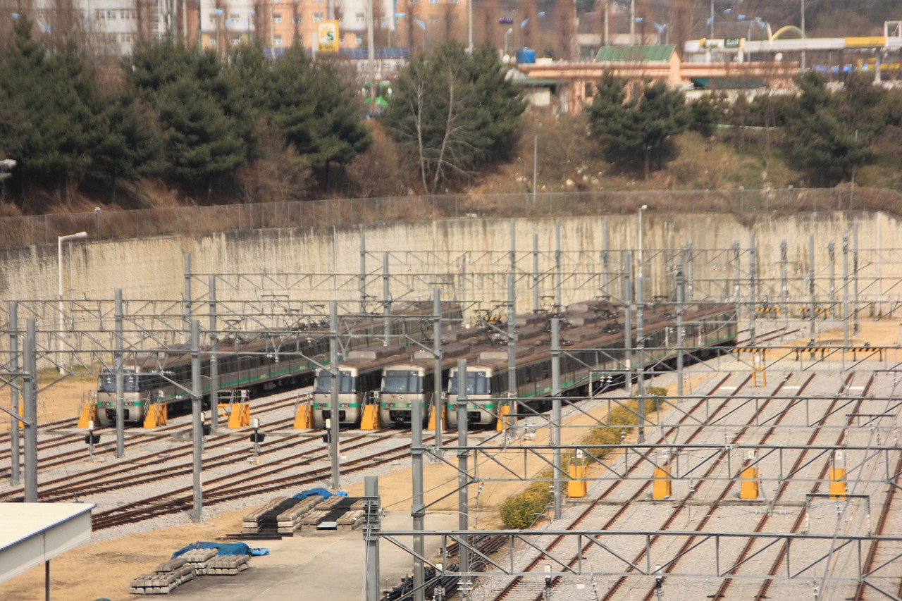 Tesla Model X vs Mercedes-Benz EQS SUV：頂級電動SUV選誰？高效購車指南