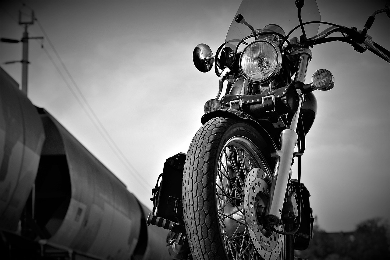 Toyota Camry Hybrid與Honda Accord Hybrid：混動轎車的節能與性能深度對比！