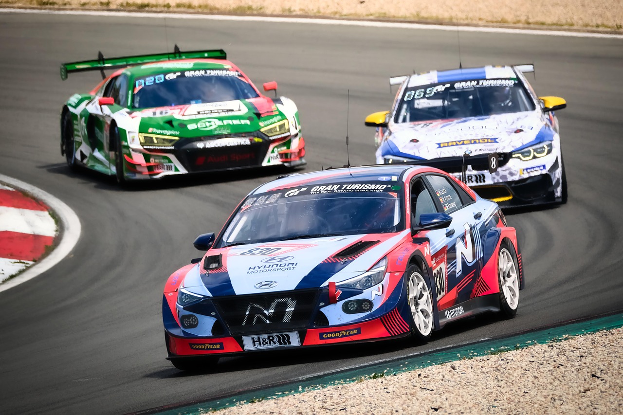 Toyota Prius與Hyundai Ioniq：混合動力車怎麼選更節能？高效省油購車攻略