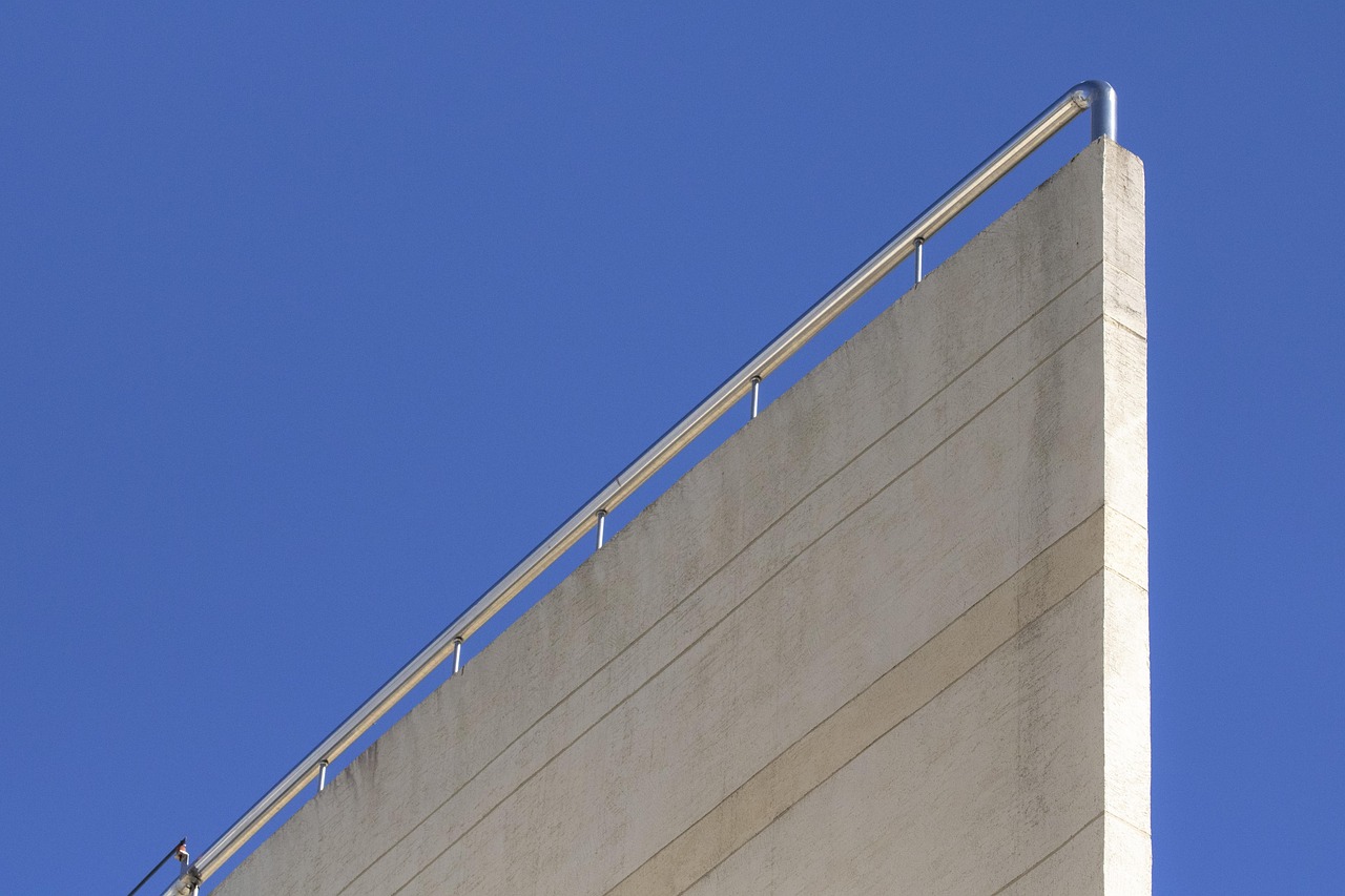 Hyundai Sonata與Kia K5中型轎車比較：家庭購車指南，高效省錢的選擇秘訣