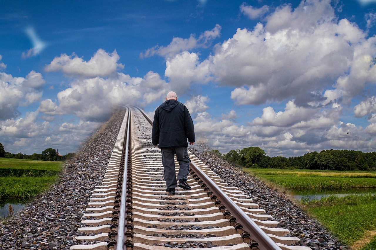 Tesla Model Y與Kia EV9：電動SUV科技與家庭友好型大對決！高效選購指南