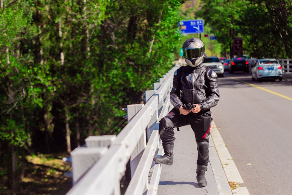 新手第一雙車靴:短筒 vs. 長筒 安全性與便利性分析
這個標題簡潔明瞭,並包含了關鍵字,同時也吸引人,點出了新手騎士最關心的重點:安全性與便利性的比較。