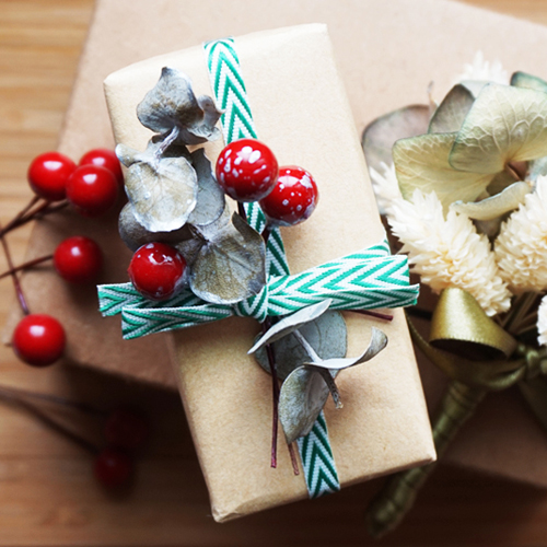 聖誕節禮物包裝的DIY靈感：植物染布與乾燥花材的環保包裝教學
