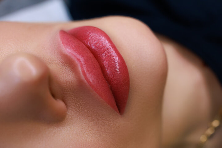 霧唇價格行情分析，為什麼價差這麼大？別讓「貪便宜」成為妳最貴的學費