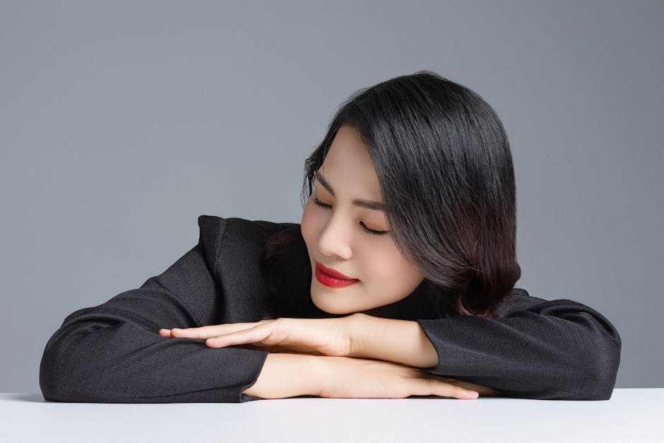 辦公室日常妝容怎麼畫才清爽有精神？上班族必學「輕透、自然、柔和」妝容攻略！