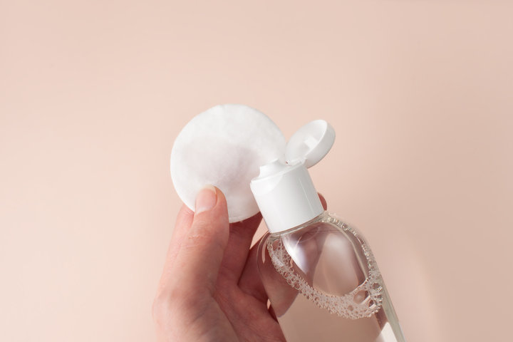 食鹽水敷臉的功效：軟化角質，清潔毛孔