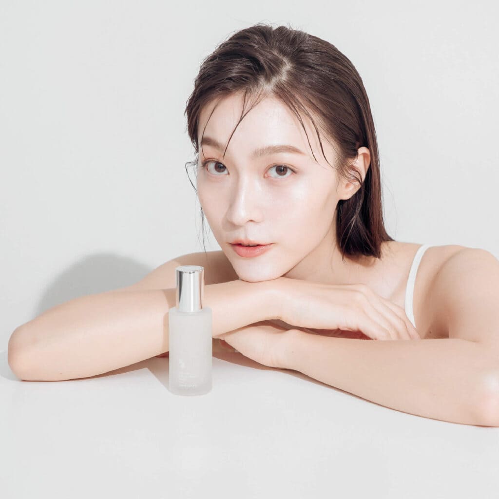 2025開架淡疤精華評比：實測5款高CP值美白精華，跟暗沉痘疤說再見！