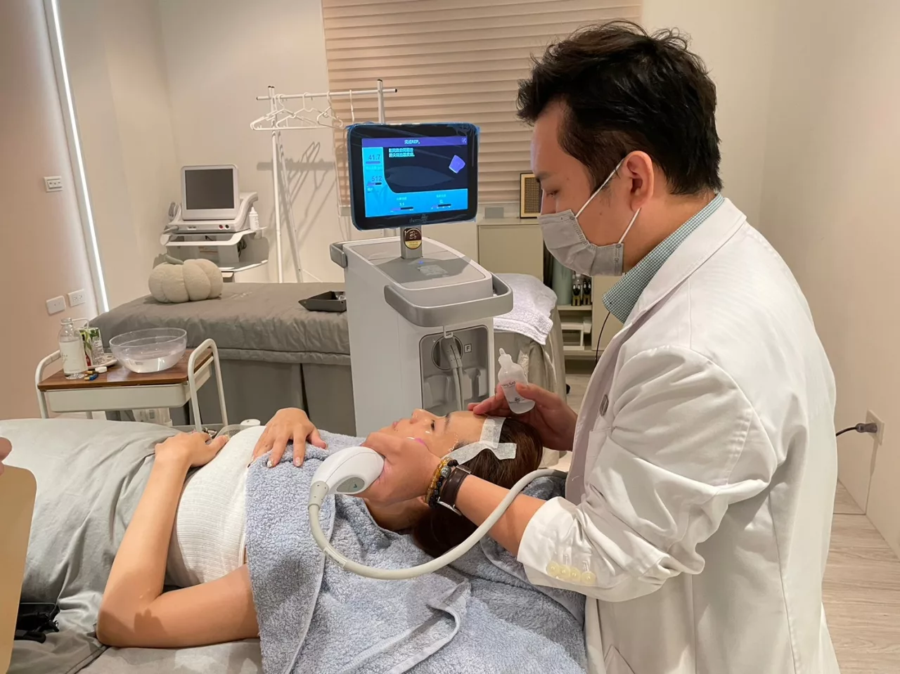 第一次醫美諮詢就上手：如何聰明提問，找到值得信賴的醫師與診所？