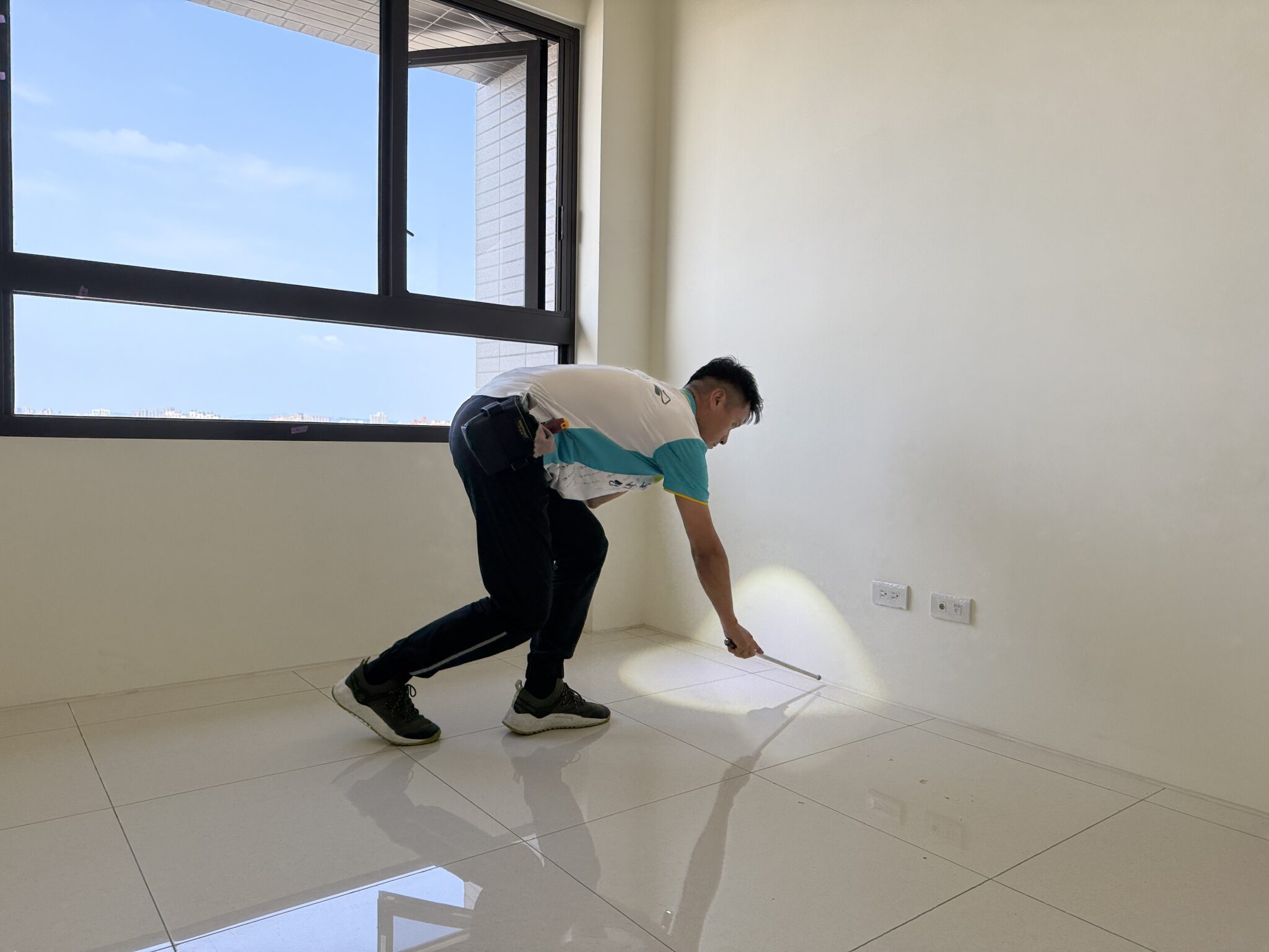 【地磚空心全解析】為何會空心？幾片算嚴重？敲擊聲背後的安全隱患